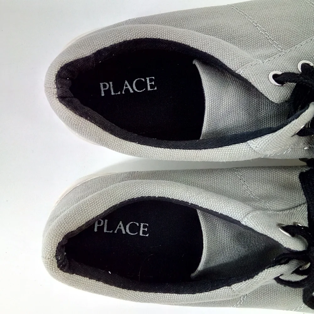 The Children's Place Gray Canvas Sneakers Big Kid 4 Black Laces